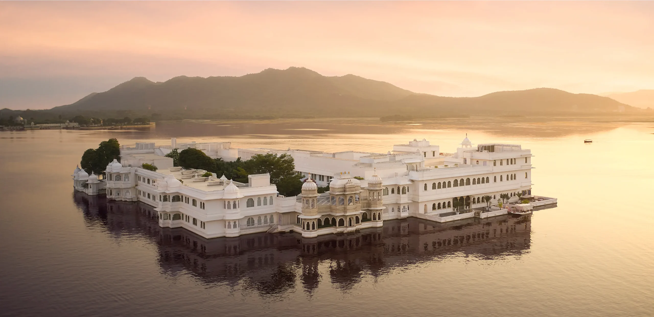 Taj Lake Palace 00